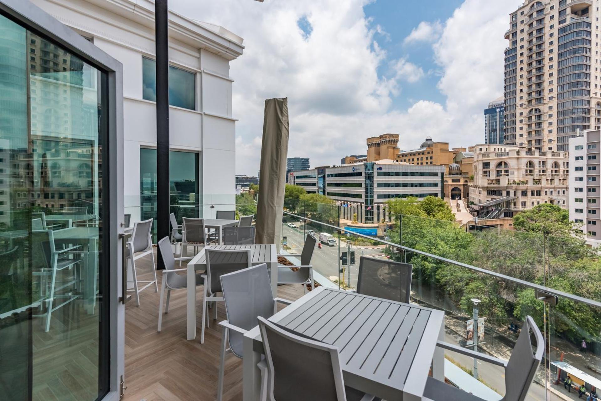Hotel Sky Sandton Йоханнесбург Экстерьер фото